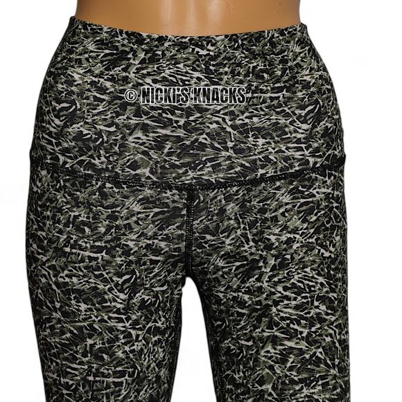 Lululemon Wunder Under Crop Luxtreme Ripple Green Leggings Yoga Size 6 - Picture 3 of 9